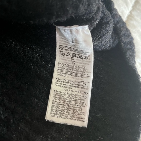 Old Navy Sleeveless Mock-Neck Eyelash Sweater for Women - Picture 7 of 7